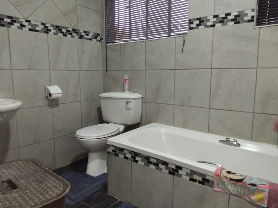 4 Bedroom Property for Sale in Lourenspark North West